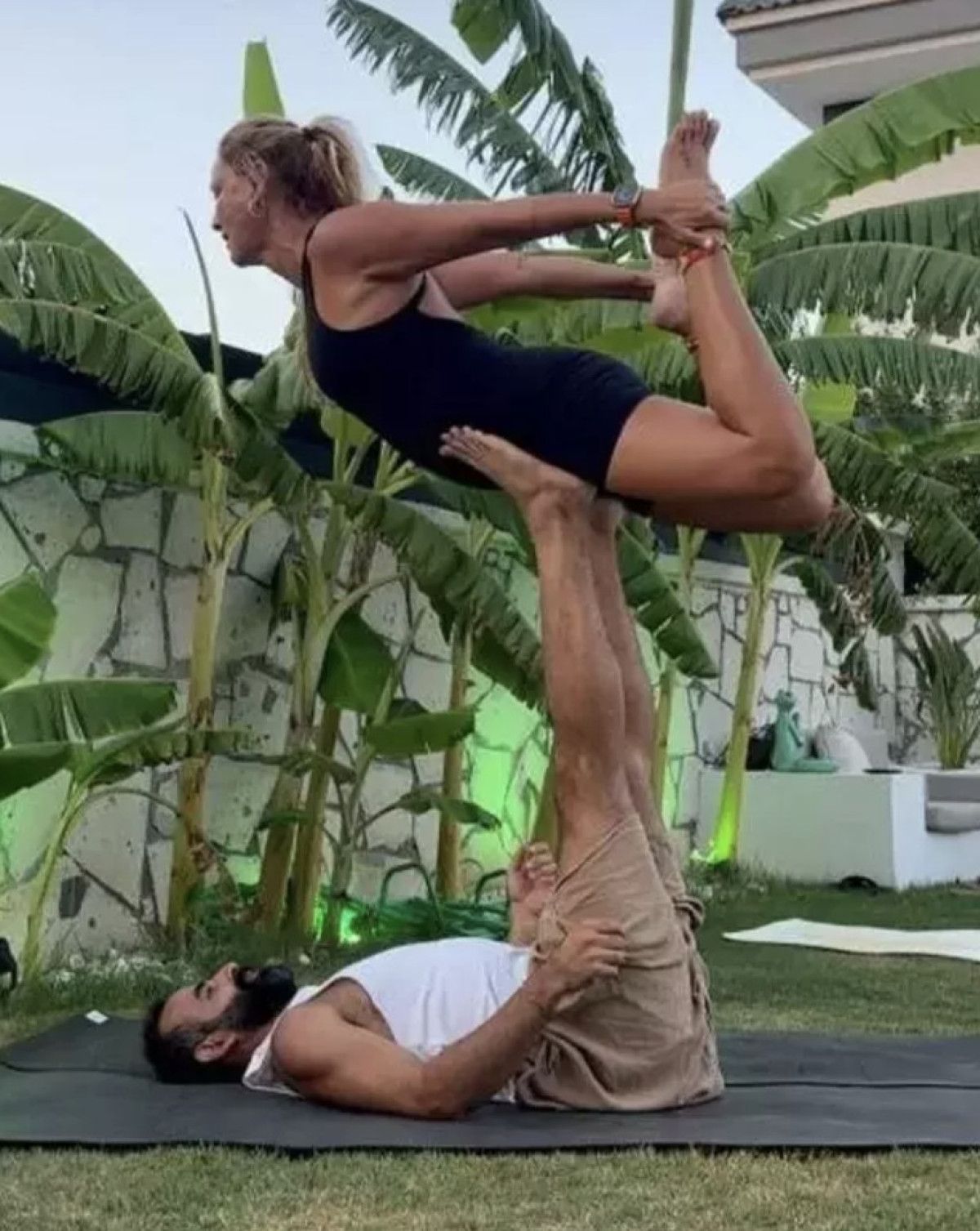 Eleştirilere Eşinden Sert Yanıt