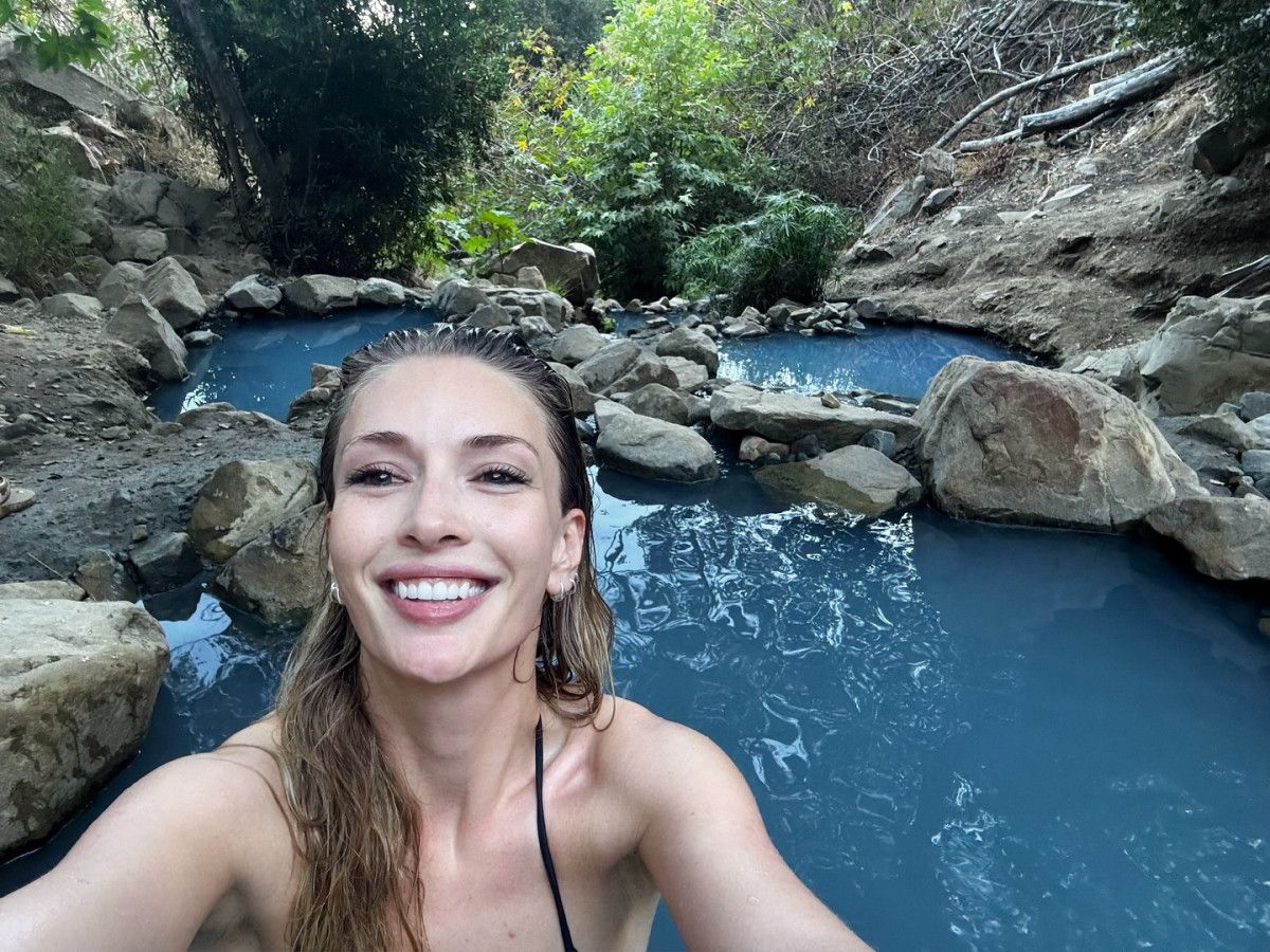 Yasemin Kay Allen'nin Termal Suya Girmesi Sosyal Medyada Gündem Oldu