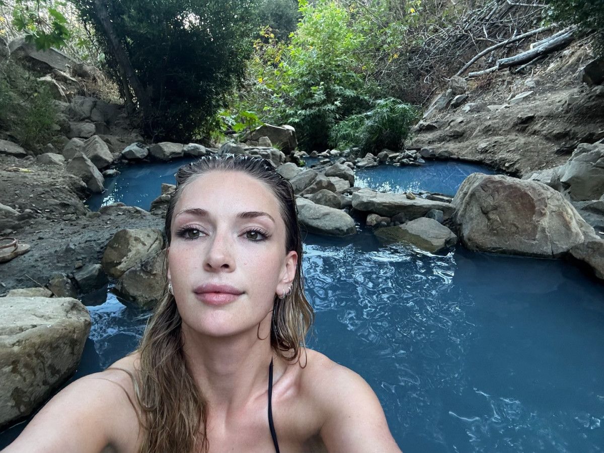 Yasemin Kay Allen'nin Termal Suya Girmesi Sosyal Medyada Gündem Oldu