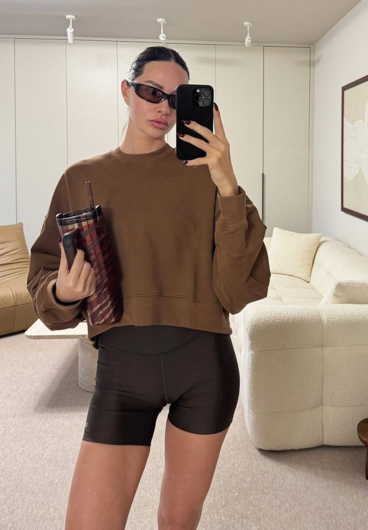 Yasemin Özilhan Yeni Lüks Sitesine Taşınıyor: Kira Yorumları Sosyal Medyayı Salladı