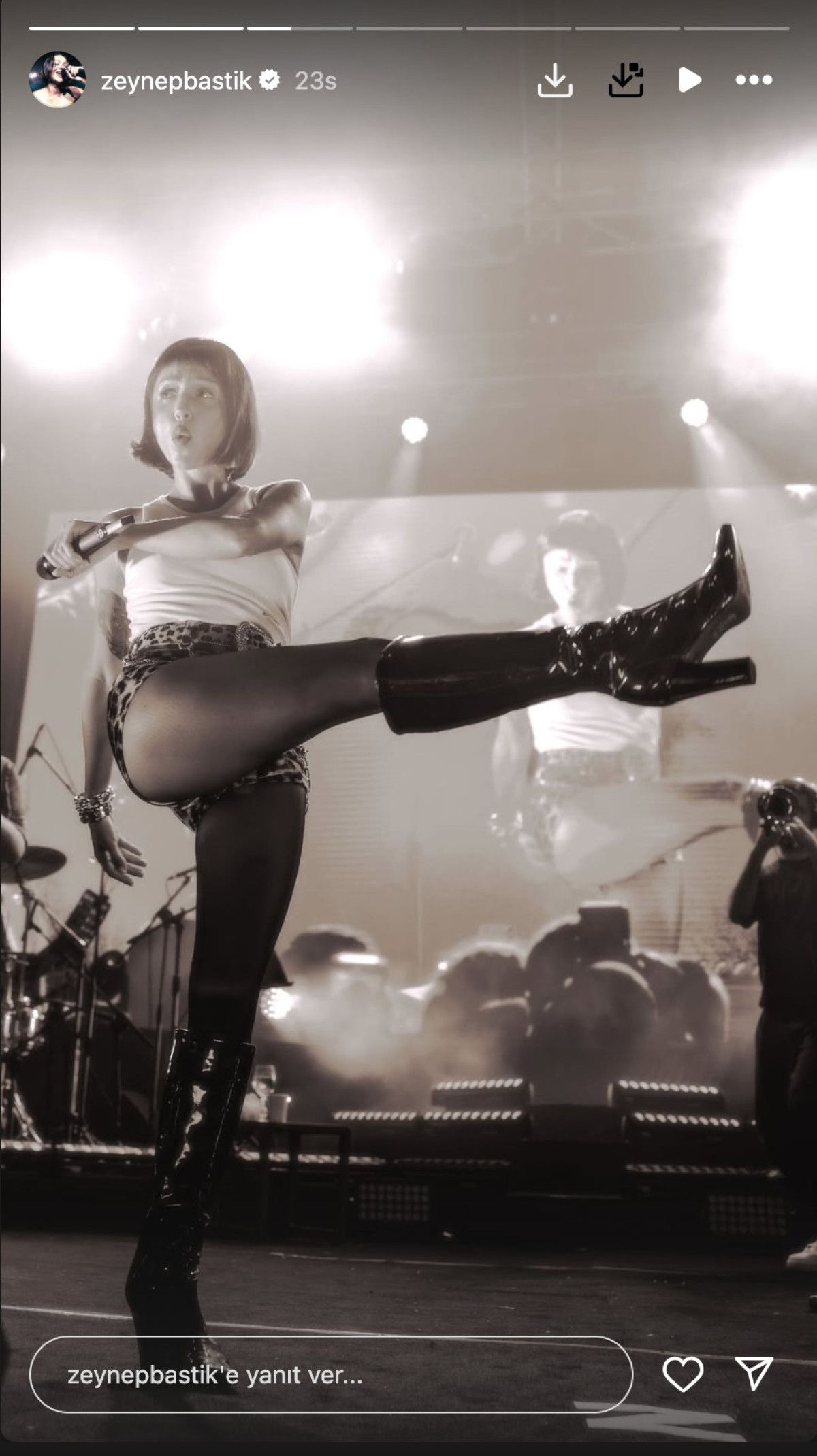 Zeynep Bastık'ın Muhteşem İmaj Değişikliği ve Yeni Görüntüleri