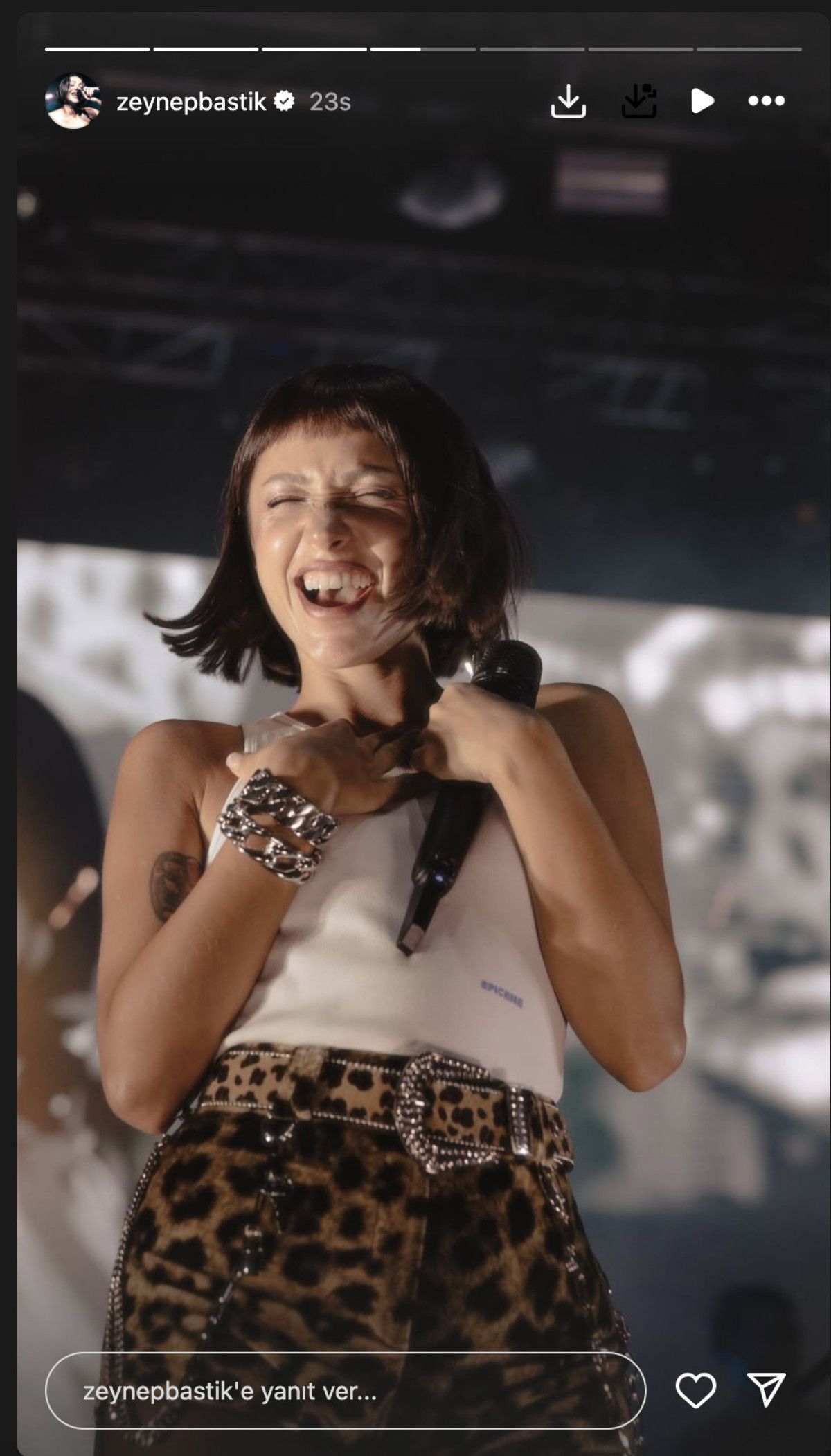 Zeynep Bastık'ın Muhteşem İmaj Değişikliği ve Yeni Görüntüleri