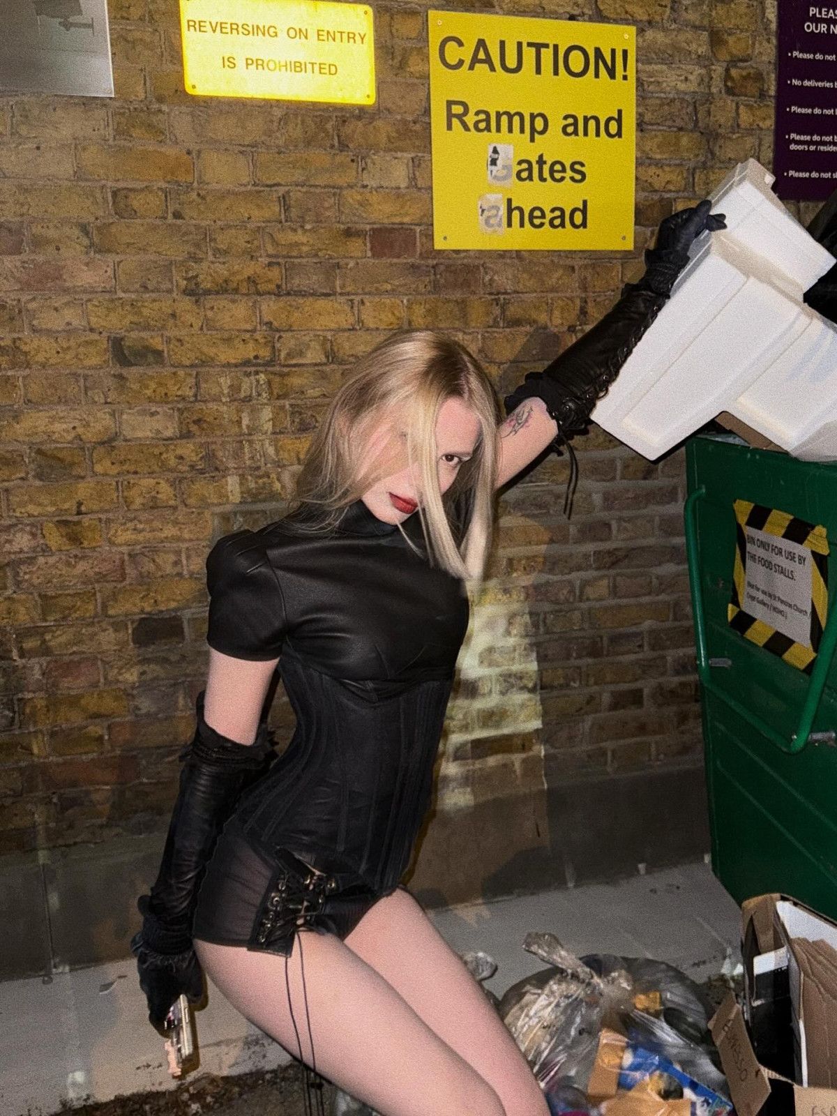 Aleyna Tilki Londra'da! Dilara Fındıkoğlu'nun Defilesinde Görüntülendi