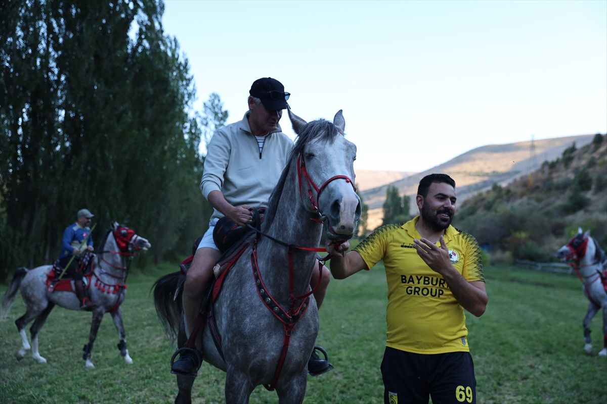 Belçika’dan Gelen Klasik Otomobil Tutkunları Bayburt’ta Eşsiz Anılar Biriktiriyor