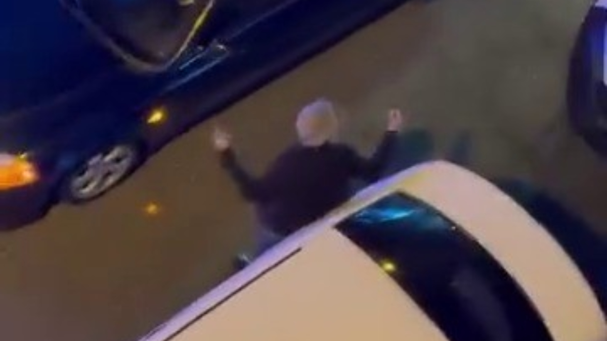 Bursa'da Alkollü Sürücü Tek Şeritli Yolda Trafiği Kesip Polis Gibi Davrandı