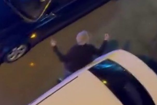 Bursa’da Alkollü Sürücü Tek Şeritli Yolda Trafiği Kesip Polis Gibi Davrandı