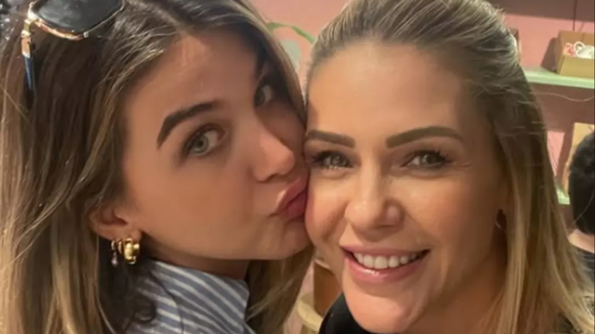 Emine Ün'ün Yeni Yaş Kutlaması ve Duru ile Muhteşem Pozlar