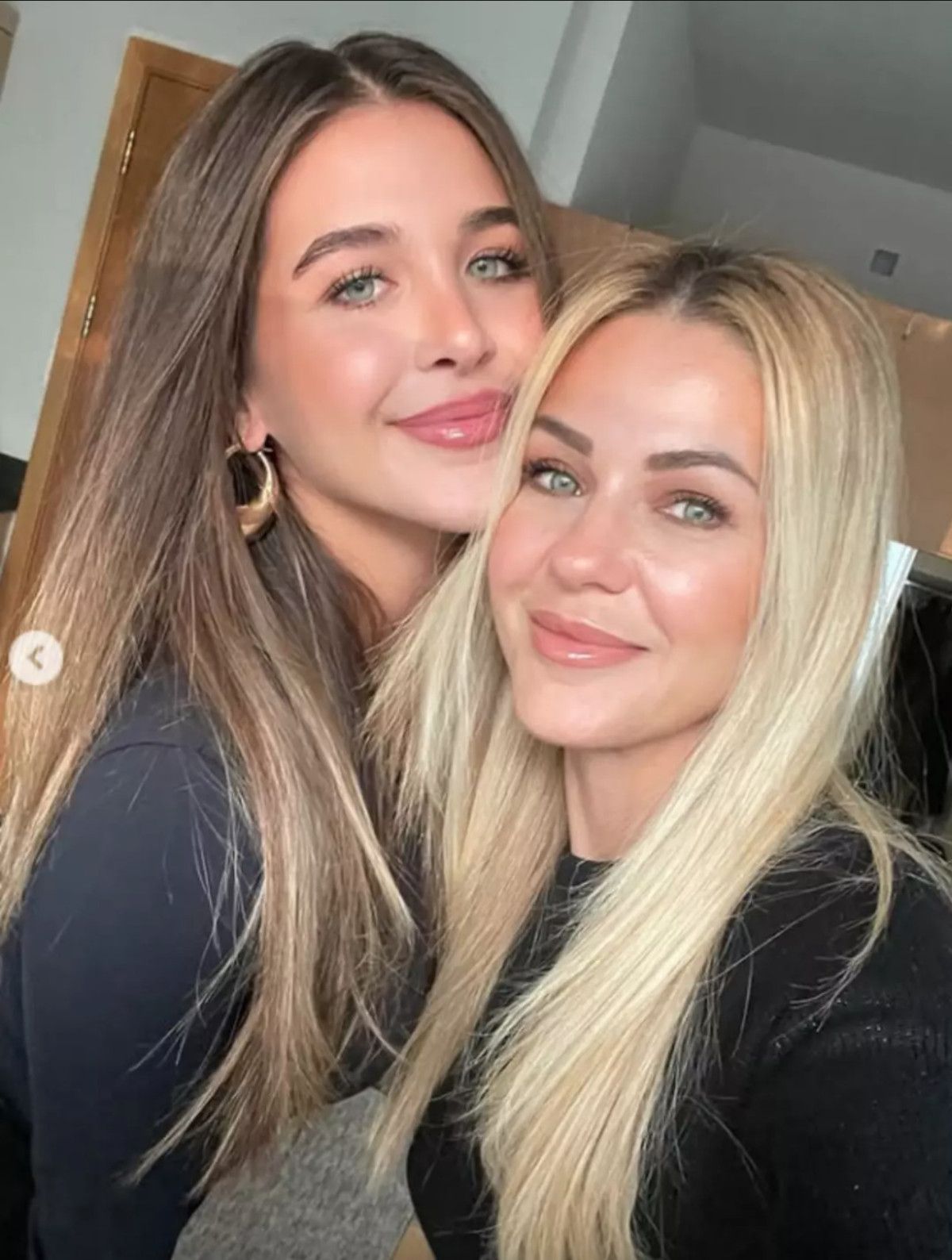 Emine Ün'ün Yeni Yaş Kutlaması ve Duru ile Muhteşem Pozlar