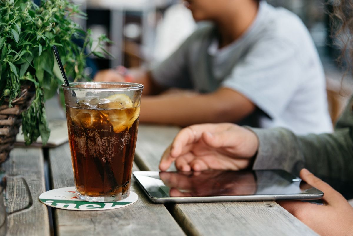 Kadınların Ruh Halini Olumsuz Yönde Etkileyen İçecekler ve Uyarılar