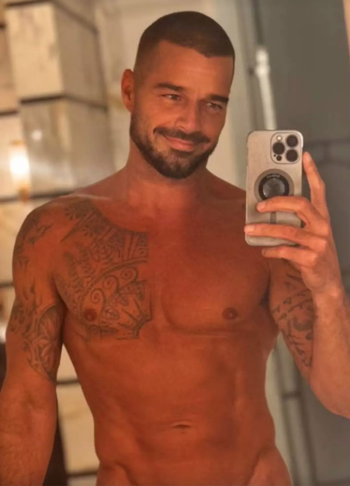 Ricky Martin'in Şaşırtan Son Pozu ve Çıplak Fotoğrafı Sosyal Medyada Gündem Oldu
