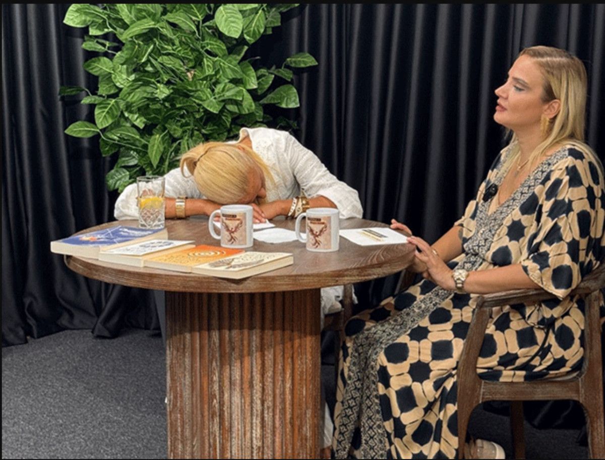 Tuğba Özay'ın Programda Uyuyakalması Sosyal Medyada Gündeme Oturdu