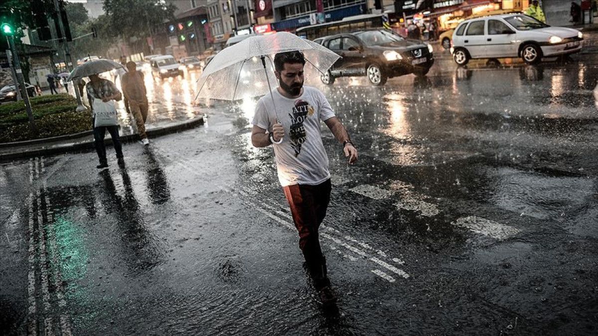 2. Yüksek Noktalardan Uzak Durun ve Güvenli Bir Yere Sığınmaya Çalışın