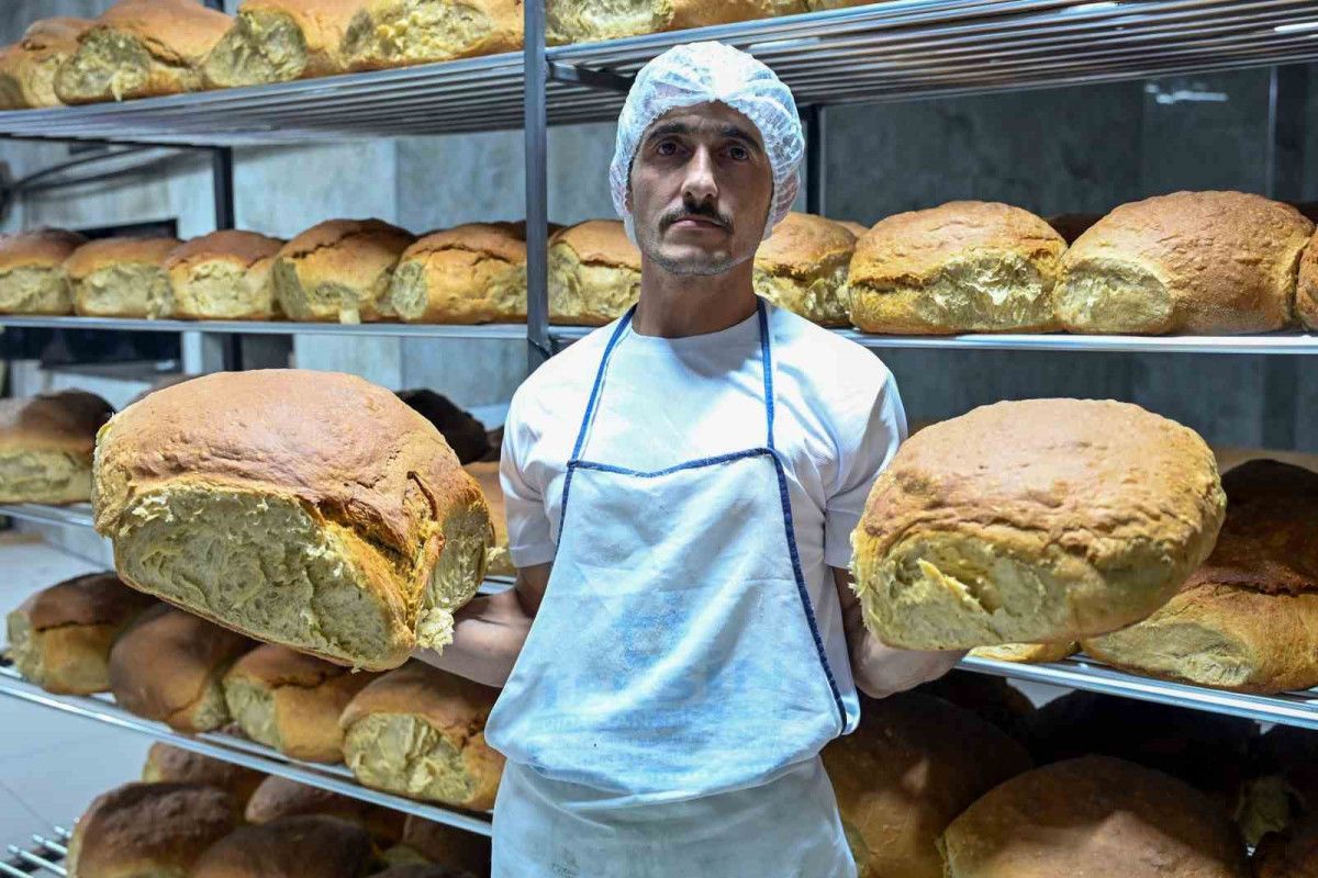 Yüzyıllık Mayasıyla Lezzet Dolu Ekmeğin Sırrı: Bir Hafta Boyunca Doyuruyor